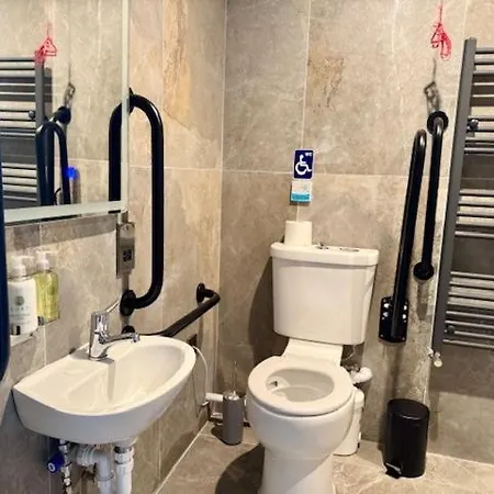 Bed & Breakfast Redstones *